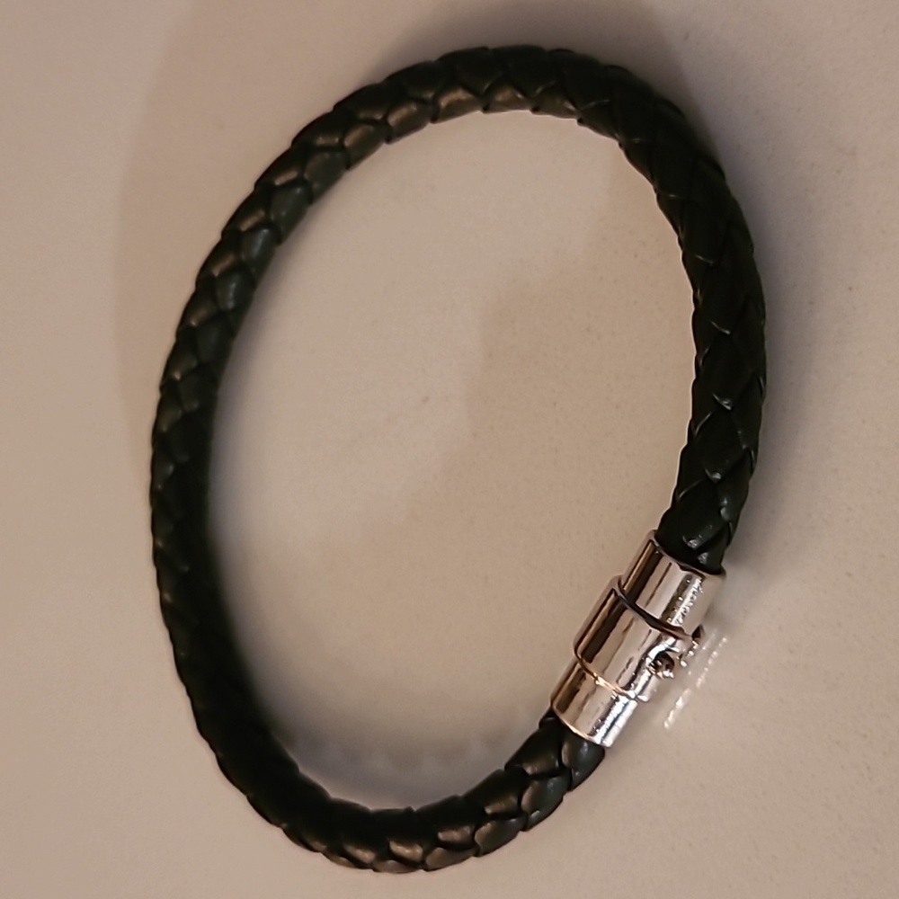 NWOT leather bracelet